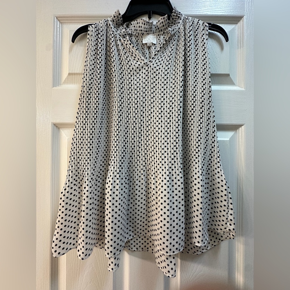 Violet & Claire Black and White Polka Dot Blouse Size Medium - Picture 2 of 6